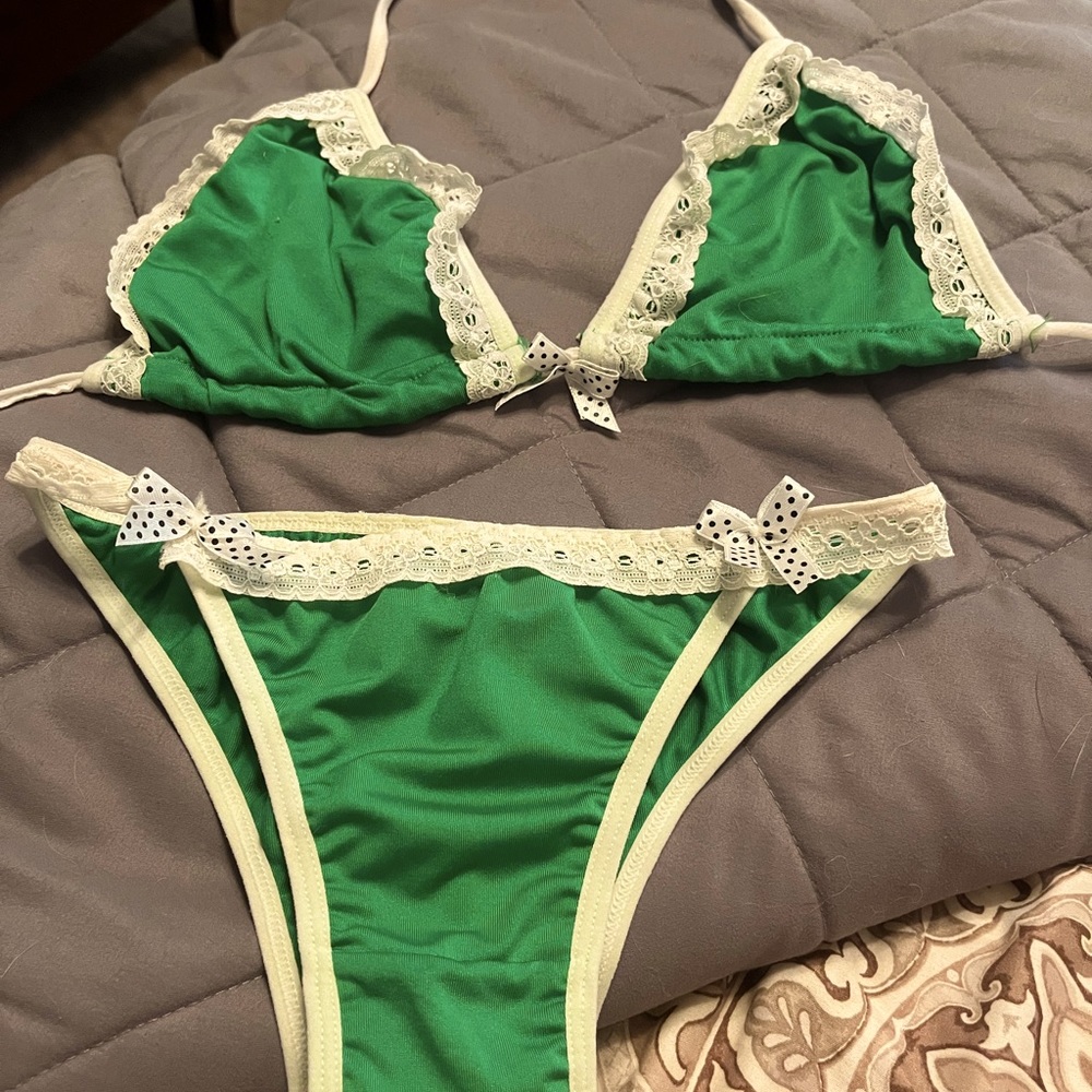 Mini kelly green bikini, bottoms fit like a small & top is adjustable